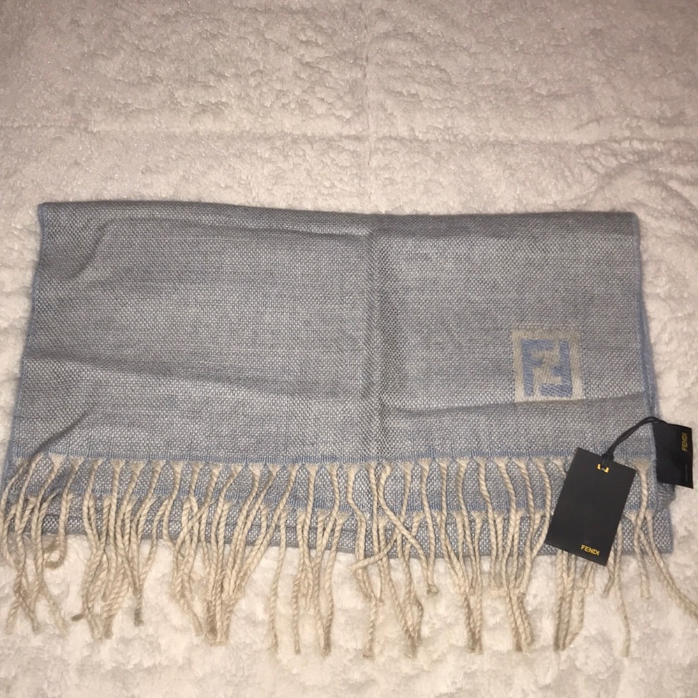 FENDI - Picture 1 of 5
